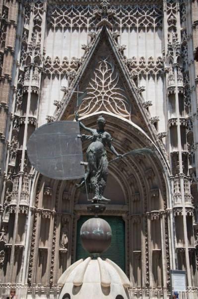 Taxi Protests and Birds Eye Views – Seville, Spain 10384295_10100128517162825_4654720815161091122_n