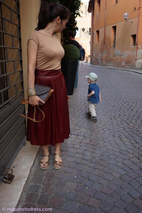 Italian style, how to dress for a vacation, how to dress for a trip, outfit ideas for moms, mom style,#momstyle, momtrends,#momtrends, mom trends, trends for moms, look put together, how to look put together, how to accessorize, chic mom, chic mom style, european style, european mom style, travel like a european, travel like an Italian, outfits for moms, fashion advice for moms, mom fashion, mom trends,momstyle,mom style,#momstyle,#momtrends, fashion for moms, outfit of the day,fblogger, fashion blogger,#fblogger,#lblogger, lifestyle blogger, expat blogger,#expat,#expat bloger, expat fashion, mom fashion in europe, european fashion trends, sandals, sandal trend,italy, vacation in italy, how to dress in italy, how to dress on vacation in italy, what is a passeggiata, what i wore, what I wore today,#wiw,#wiwt, mom and son fashion, park, real mom street style,mom street style, celebrity mom street style, real mom streetstyle, Miroslava Duma, Miroslava Duma streetstyle, ss2015, spring summer 2015, spring summer trends, spring summer trends for moms, mom trends for summer