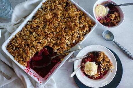 cheats apple and berry crumble