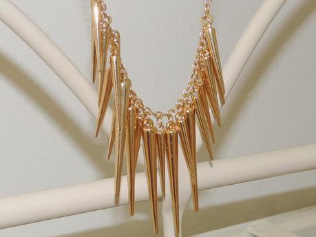 Statement Necklaces and Suggestions On How To Wear Them.