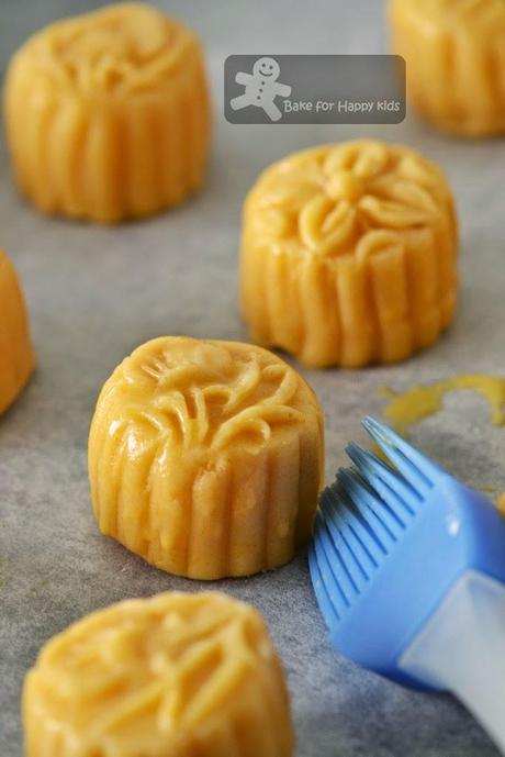 Mini Baked Custard Mooncakes