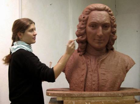 The bust of Carl Linnaeus, in the words of artist Lucie Geffré