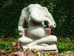 phnom-phen-cambodia-d-ganesha-statue-eating-laddu-balls