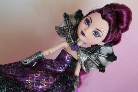 Review] Boneca Raven Queen ~ Ever After High 