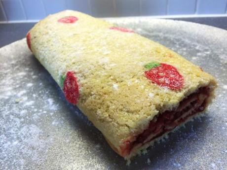 super strawberry swiss roll recipe and hand piped decorations