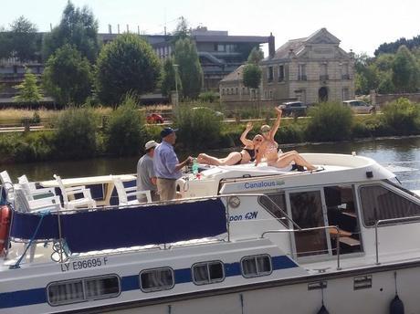 As long as you have 2 people working (1 steering the boat, the other helping at the locks), the rest of the group can relax and work on their tans.
