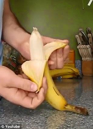 peeling the bananas the right way ~ the monkey way !!!