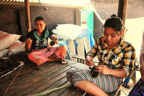 Indigenous women from the Indonesian island of Lombok make traditional handicrafts using supplies from the forest. Photo: Amantha Perera/IPS