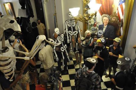 Protesters Storm VT Statehouse 10434240_697021957039512_522974740164401160_n