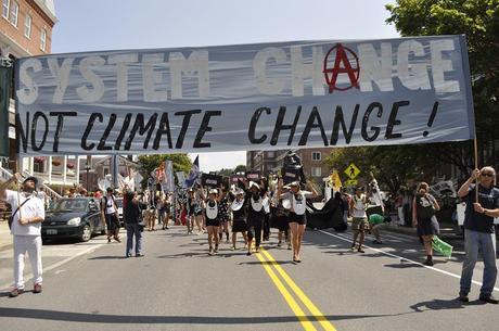 Protesters Storm VT Statehouse 10401966_697022007039507_1285940770426606599_n