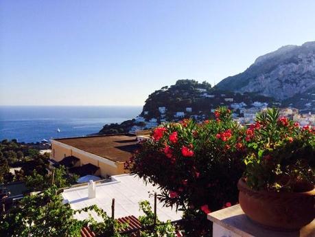 Walking in Capri ( Italian and English)