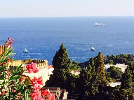 Walking in Capri ( Italian and English)