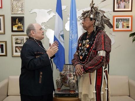 Miguel d’Escoto Brockmann (left), President of the sixty-third session of the General Assembly, meets with Tadodaho Sid Hill,Spiritual leader of the Haudenosaunee, (also known as the “League of Peace and Power”, the “Five Nations”; the “Six Nations”; or the “People of the Longhouse”), a group of First Nations/Native Americans that originally consisted of five nations: the Mohawk, the Oneida, the Onondaga, the Cayuga, and the Seneca.18/May/2009. United Nations, New York. (UN Photo/Devra Berkowitz) 