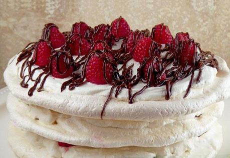 Ottolenghi Tomato Salad and More for a Girls Nite In raspberry-meringue-cake