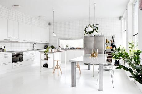 Fantastic white apartment in Sweden