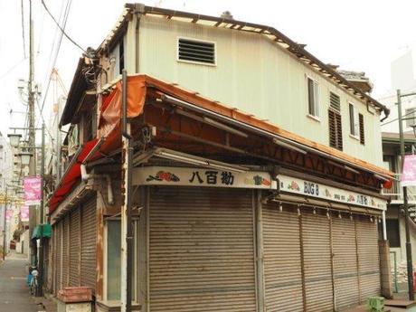 P1050077 再開発に消えゆく下町，東池袋 / Higashi Ikebukuro, unpretentious streets and houses are disappearing