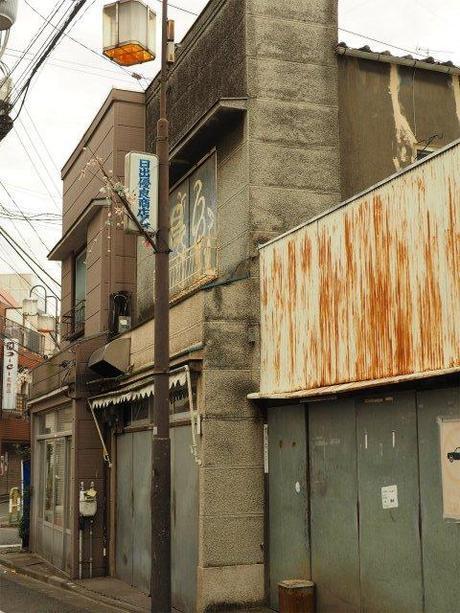 P1050064 再開発に消えゆく下町，東池袋 / Higashi Ikebukuro, unpretentious streets and houses are disappearing
