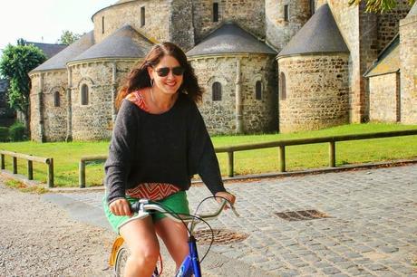 Me cycling along the bike path that runs parallel to the Mayenne river, so you can't get lost!