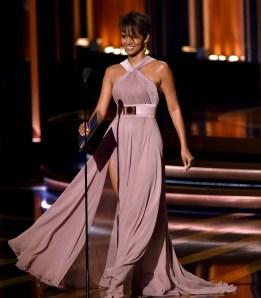 halle-berry-emmys-2014-03