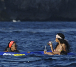 More Pictures Of Rih On Vacation