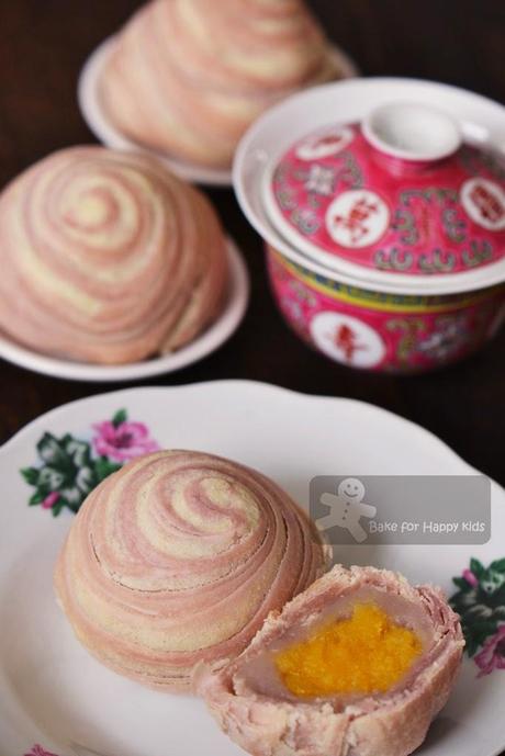 flaky swirl yam taro mooncake with custard filling