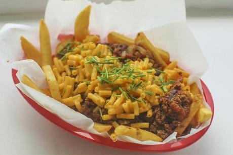 Ridiculous Foods: Chili Mac N Cheese Fries