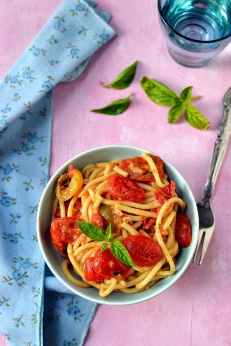 Pasta with Fresh Tomato Sauce