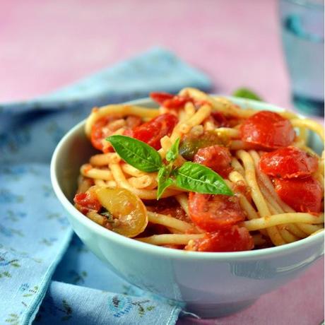 Pasta with Fresh Tomato Sauce