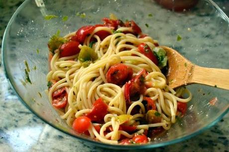 Pasta with Fresh Tomato Sauce