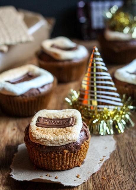 S'mores Brownie Cups // a gooey, fudgy brownie in a graham cracker crust, topped with a gooey toasted marshmallow! from Bakerita.com