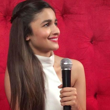 Answer questions about Alia Bhatt & Win Maybelline Hampers - Contest ends 7th September