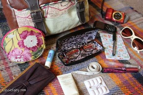 Whats in blogger Cassiefairys handbag-3