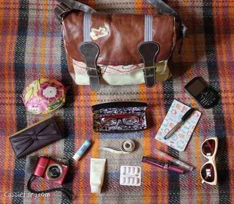 Whats in blogger Cassiefairys handbag-2