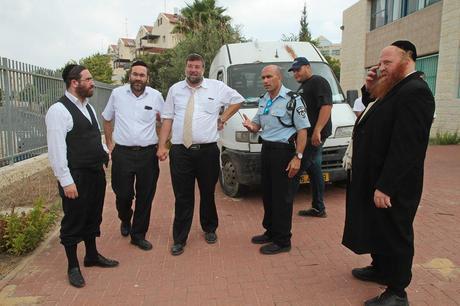 Haredi activists try to take school building, renewing old fight