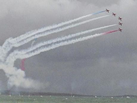 Life | Beach Hut & Red Arrows