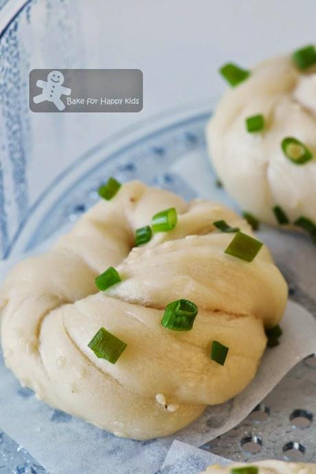 Chinese Flower Steamed Buns 花卷