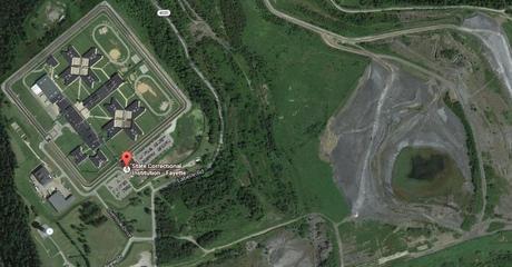 This image, from Google Earth, shows the proximity of the prison is to the Canastrale dump site.