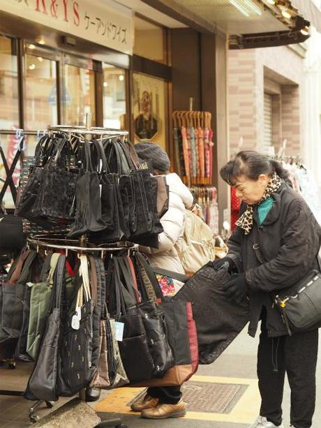 P1050126 高齢者が集まる とげ抜き地蔵 商店街 /  Togenuki temple town, elderly people concentrate.