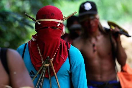 amazon-indians-strip-tie-beat-illegal-loggers6