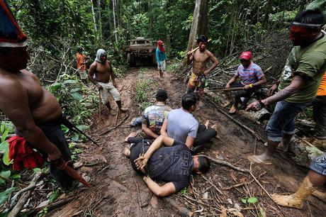 amazon-indians-strip-tie-beat-illegal-loggers