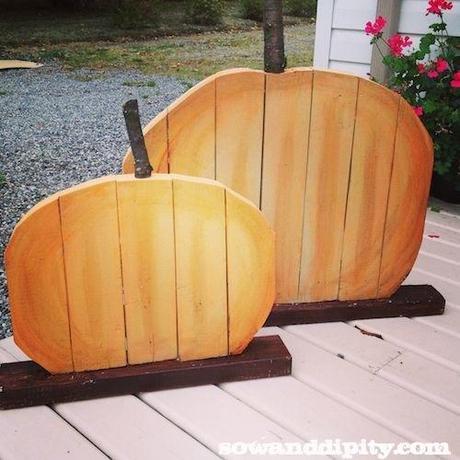 recycled wood pumpkin 