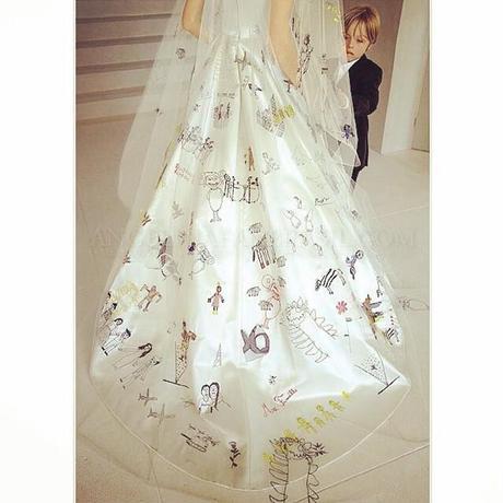 Angelina Jolie’s wedding dress - astig! sana ginawa na din guest book! #angelinajolie #angelinajoliewedding #weddings #weddingdress #celebrities #instagram #instagood