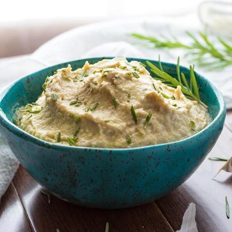 Roasted Garlic and White Bean Hummus- simple, delicious and healthy! #vegan #healthy