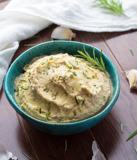 Roasted Garlic and White Bean Hummus- simple, delicious and healthy! #vegan #healthy