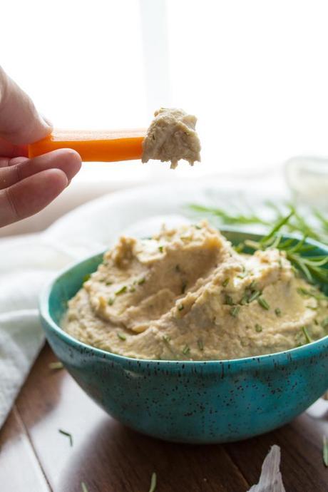 Roasted Garlic and White Bean Hummus- simple, delicious and healthy! #vegan #healthy